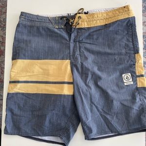 Volcom Slingers size 33